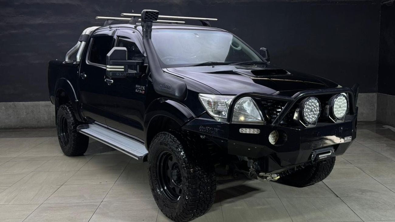 Toyota Hilux Diesel Engine 3000 CC ,Automatic Gear ,2015 Model ,Only For Export Available