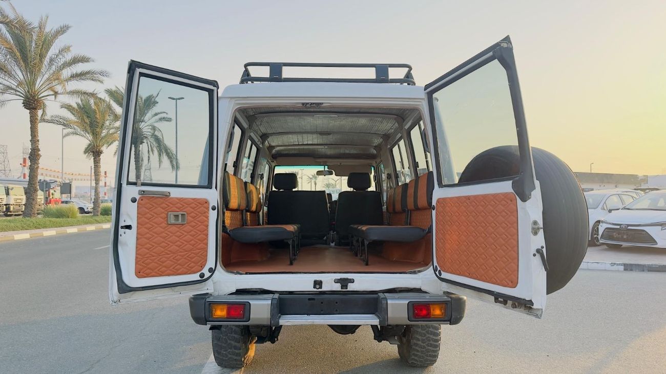 تويوتا لاند كروزر 70 -