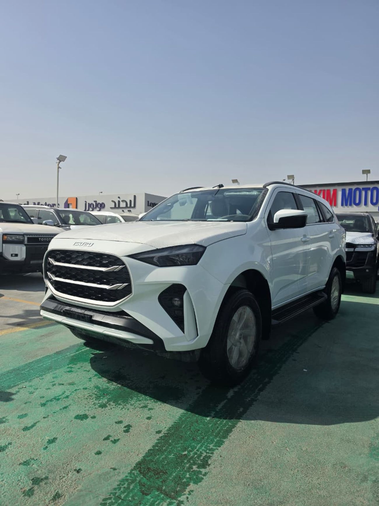 Isuzu MU X Isuzu MU-X 3.0 4JJ3 2026 – 4×4 | Diesel | 6AT | White / Grey