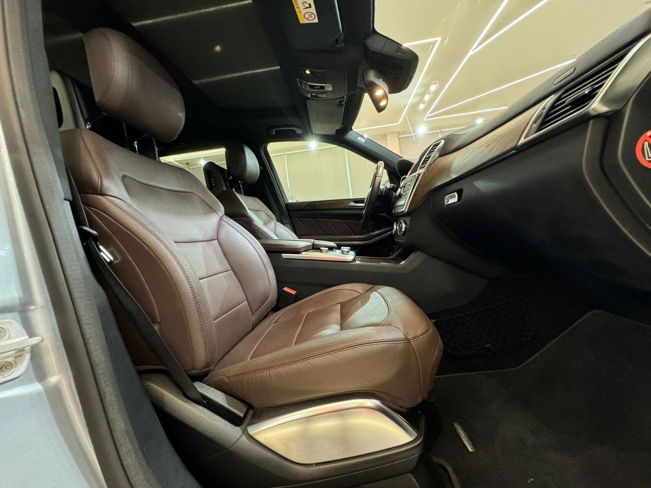 Mercedes-Benz GL 500 Std 4.7L AMG MERCEDES GL500 V8 || GCC || ACCIDENT FREE || AMAZING CONDITION II FULLY LOADED || LOW M