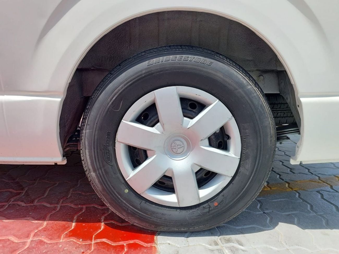 Toyota Hiace TOYOTA HIACE COMMUTER VAN RHD 2016 MODEL 3.0 L DIESEL AUTOMATIC(PM17014)