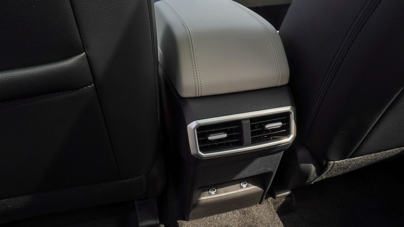 Kia Sportage Brand New Kia Sportage 2025 Export 1.5L 2WD Petrol|White/Gray|N-KIA-SPO-2WD-25|