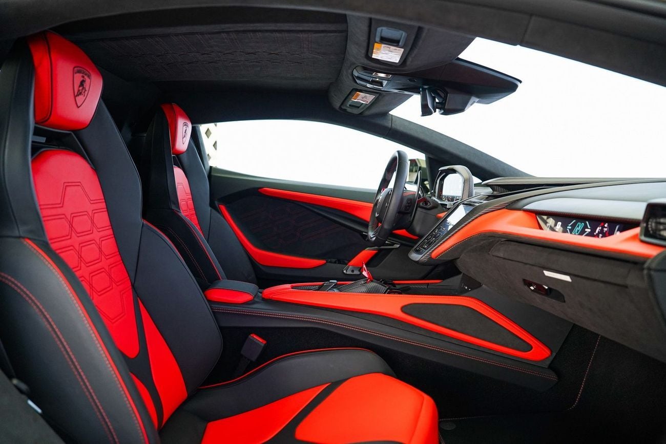 لامبورغيني ريفويلتو 6.5L V12 Hybrid