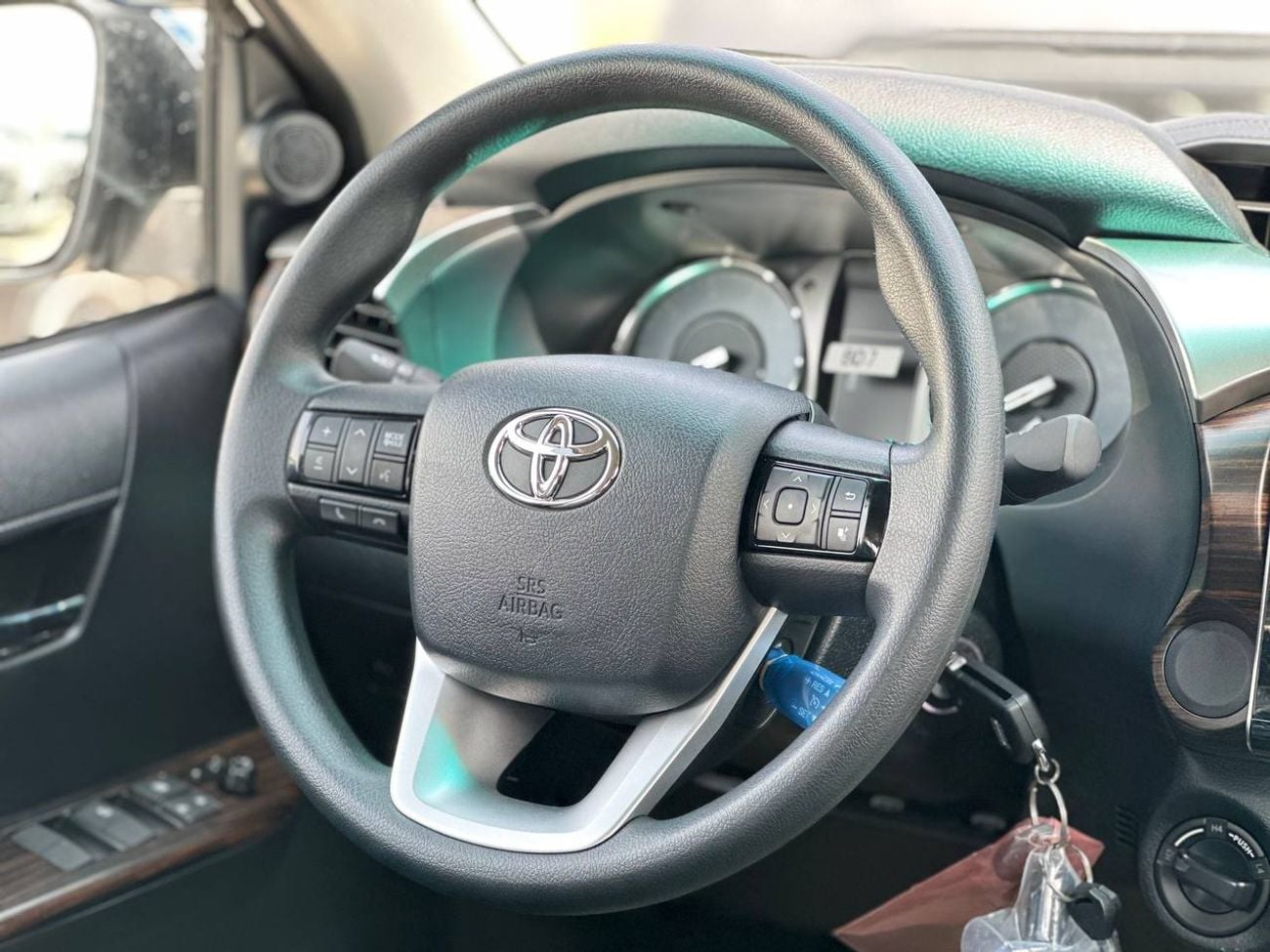 Toyota Hilux 2.8L DSL A/T // 2026 // High Option With Cruise Control , DVD , Wireless Charger , Side Step // Spec
