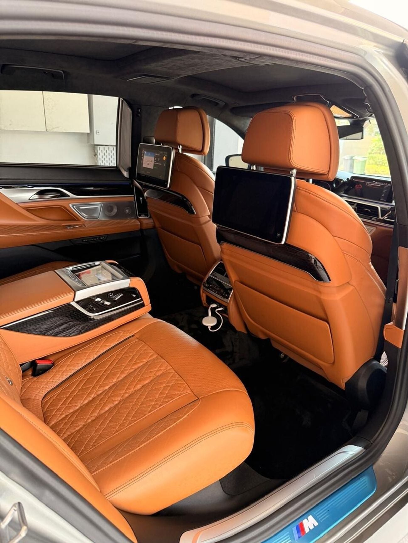 بي أم دبليو 750Li إكس درايف إم سبورت FULL WARRANTY + SERVICE PACKAGE UNTIL Nov'2027