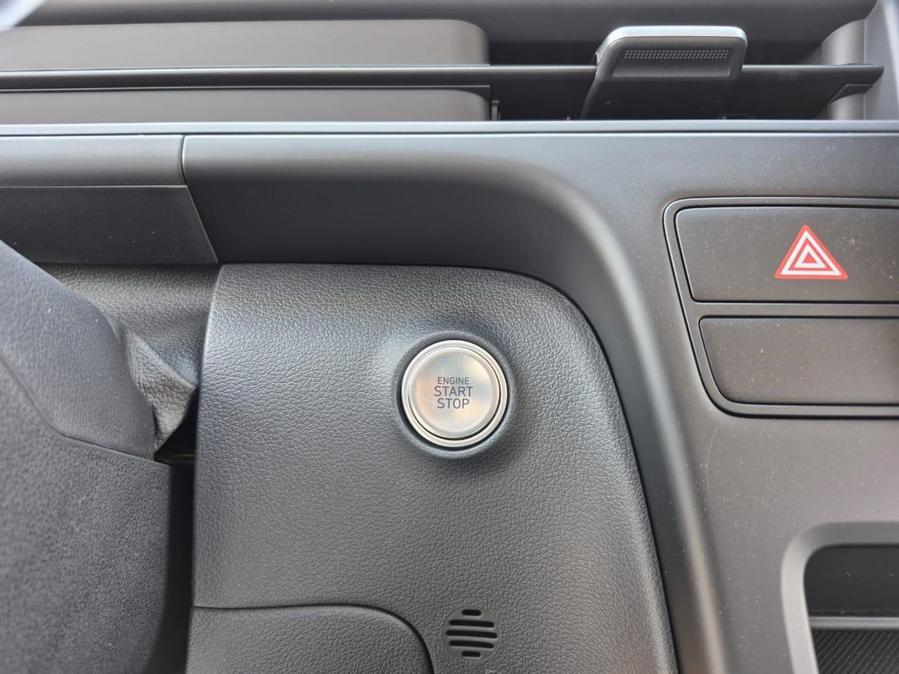 Hyundai Staria 2.2 Turbo Diesel , Luxury , fully loaded without sunroof