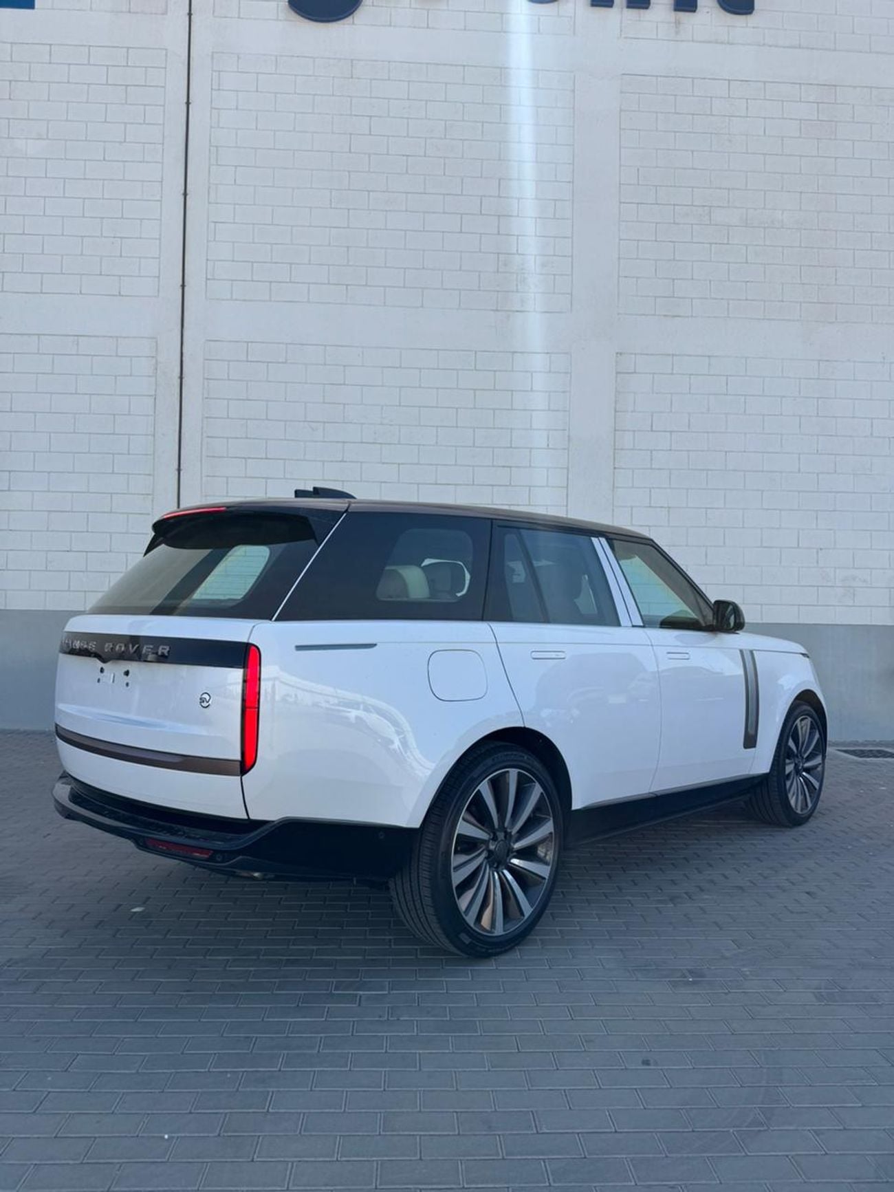 Land Rover Range Rover SV LWB P615 4.4L WHITE 2026MY