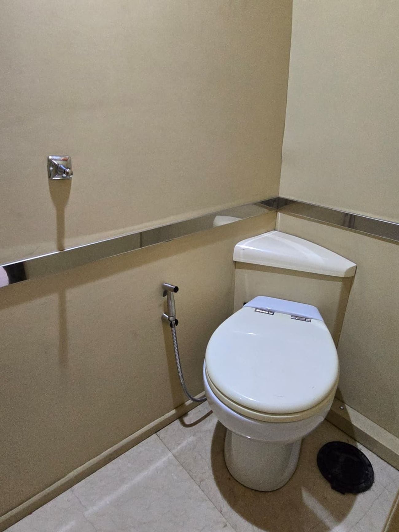 مرسيدس بنز سبرينتر MERCEDES SPRINTER 2018 DIESEL // VIP ROOM // TV // BATHROOM IN SIDE // PERFECT CONDITION //9 SEATS