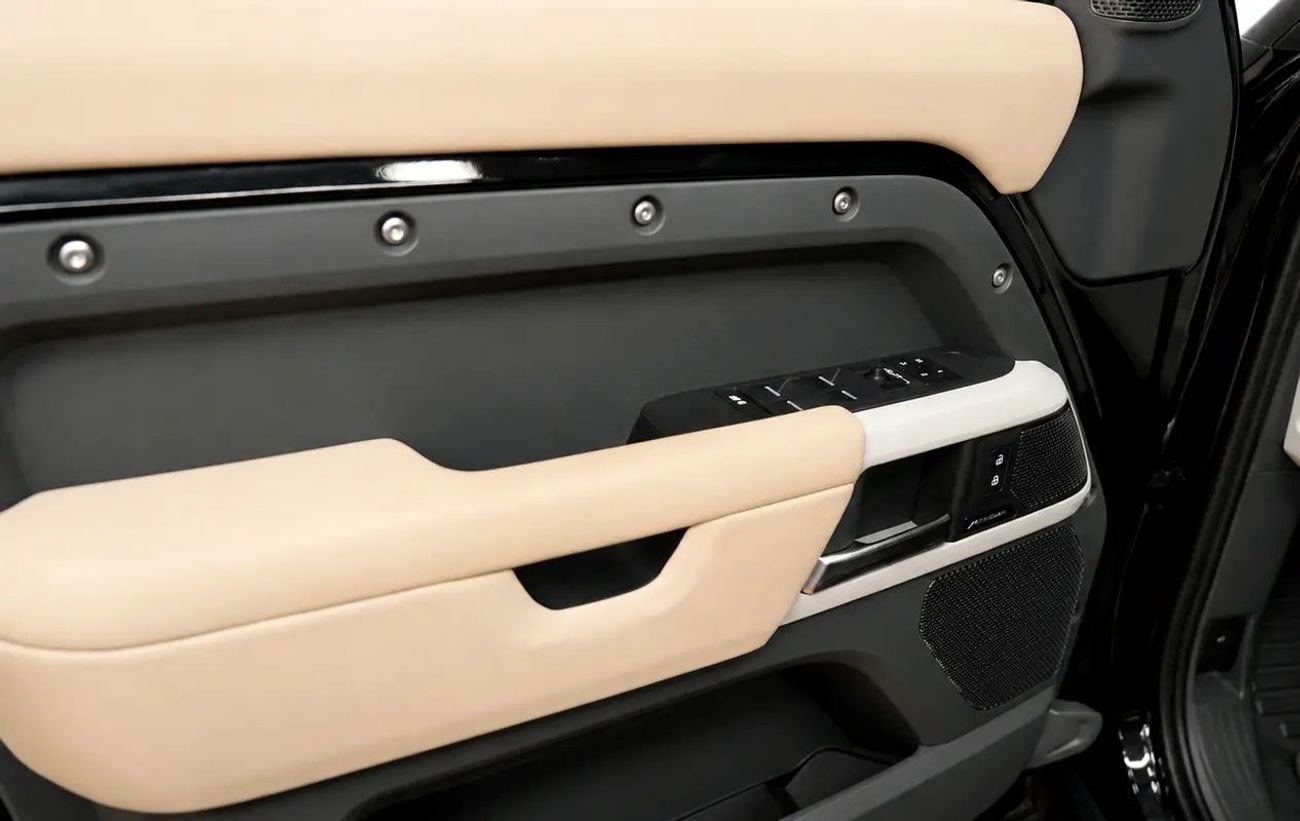 لاند روفر ديفندر 110 SE P400