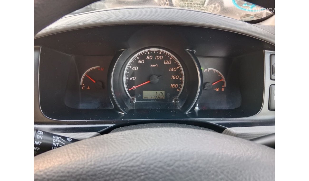 Toyota Hiace TOYOTA HIACE VAN RIGHT HAND DRIVE    (PM1517)