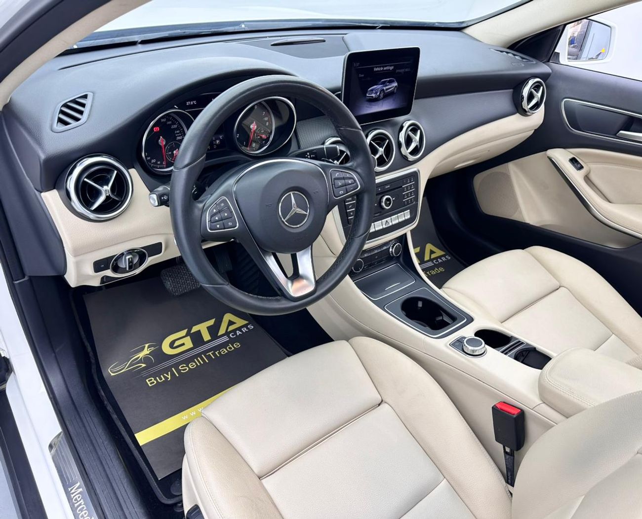 Mercedes-Benz GLA 220 2018 Mercedes-Benz GLA 220 4MATIC, 1 Year Unlimited KM Warranty, GCC