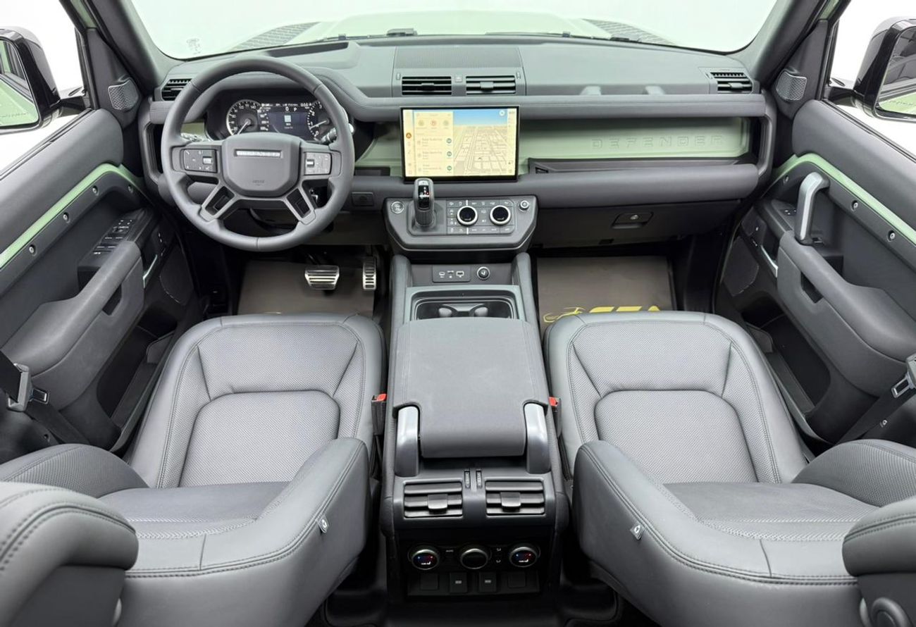 لاند روفر ديفندر 2023 Land Rover Defender P400 110 75th Anniversary, 2028 LR Warranty + Service Pack, Low Km, GCC