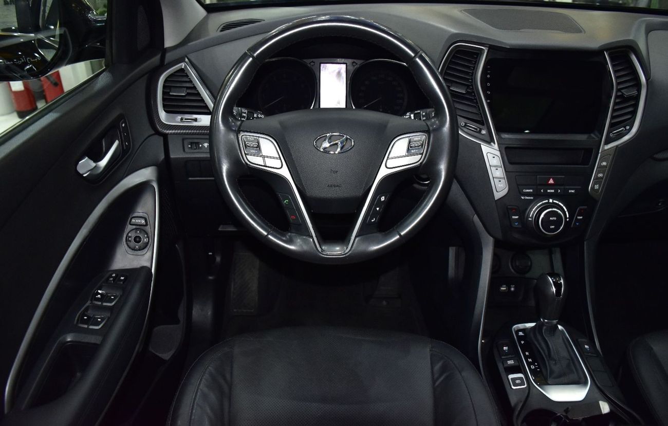 هيونداي سانتا في EXCELLENT DEAL for our Hyundai SantaFe 4WD ( 2016 Model ) in Black Color GCC Specs