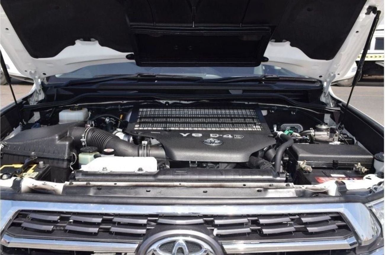 تويوتا لاند كروزر V8 Diesel 4.5L (Right Hand)