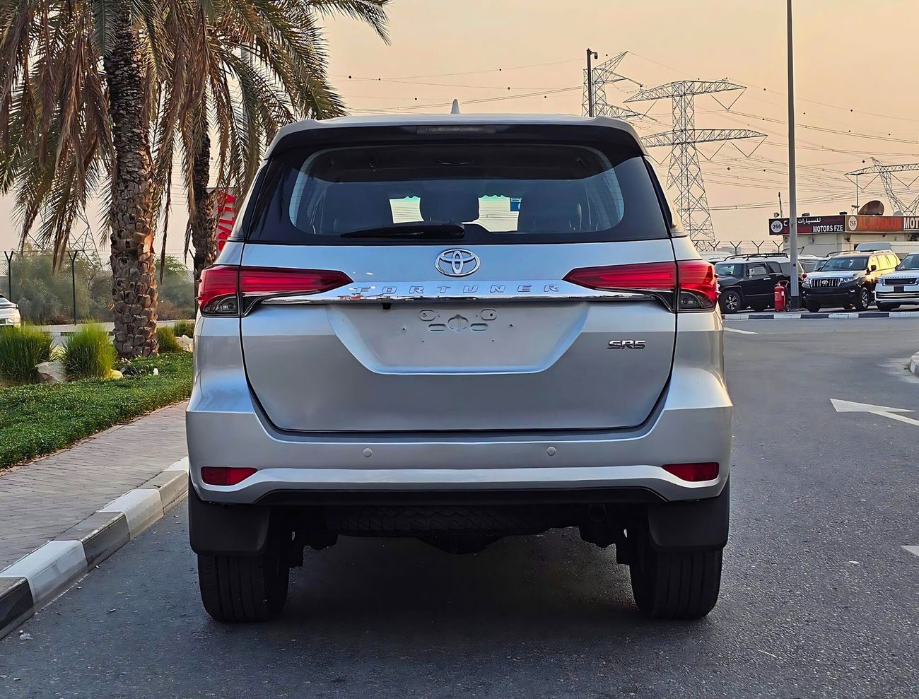 تويوتا فورتونر EXR V4 4WD/ LEATHER SEATS/ DVD/ REAR CAMERA/ LOT# 102396