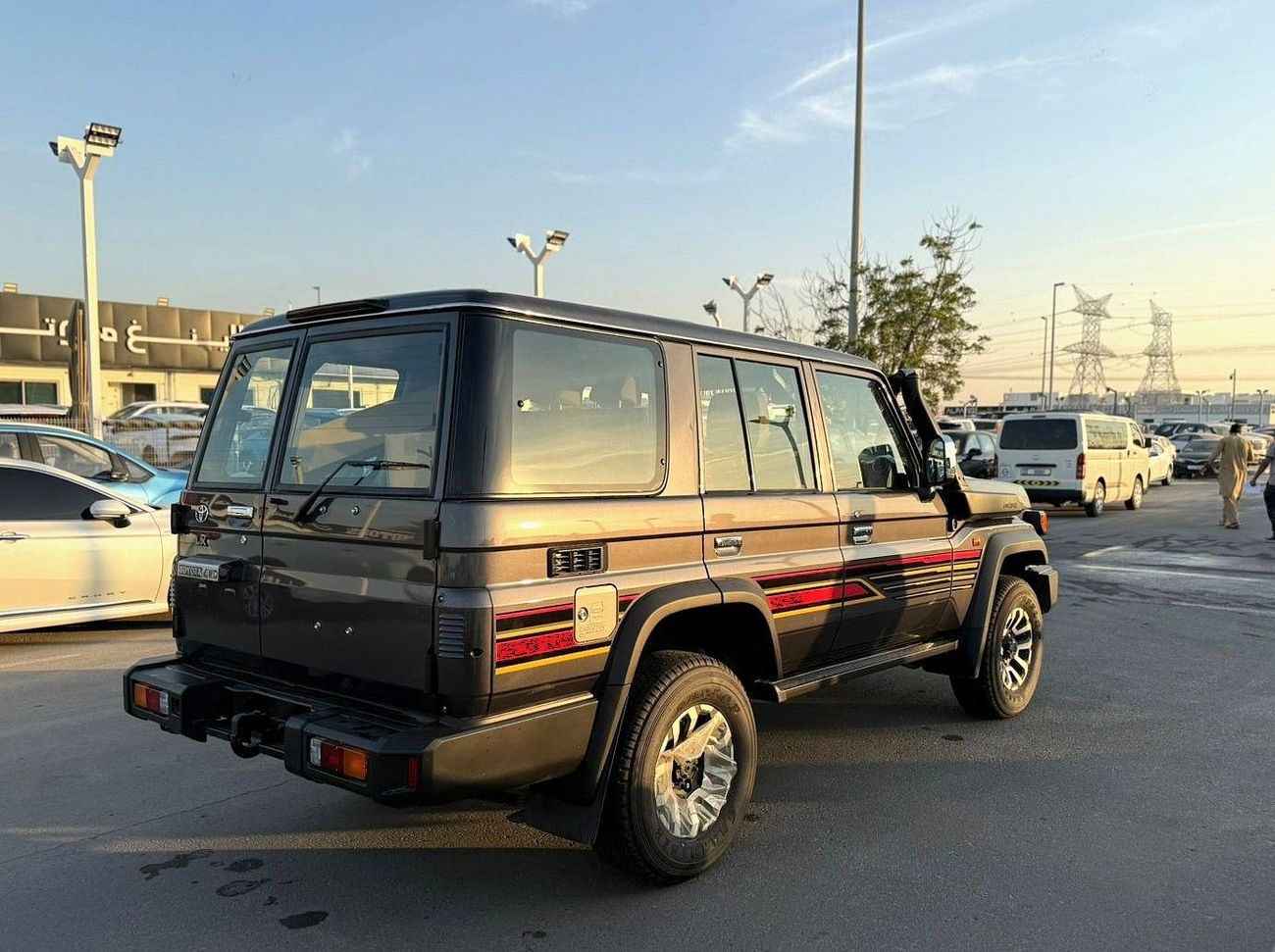 تويوتا لاند كروزر 70 TOYOTA LC76 HARDTOP 2.8L DIESEL TURBO 5 DOORS FULL OPTION 2025 MODEL