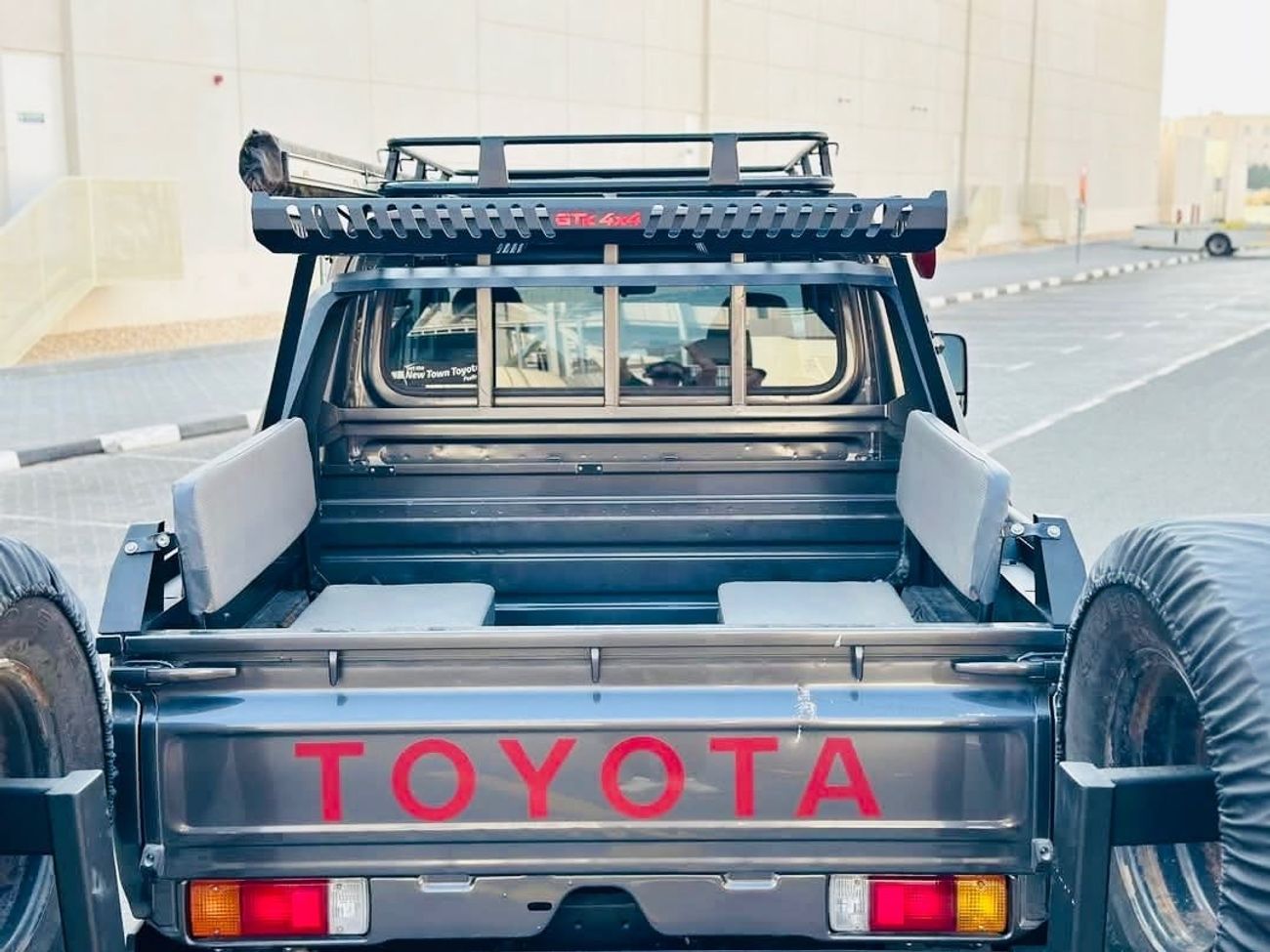 Toyota Land Cruiser Pick Up Double Cabin 4.5L Toyota landcuriser pickup Double Cabin 2017  4.5L Diesel