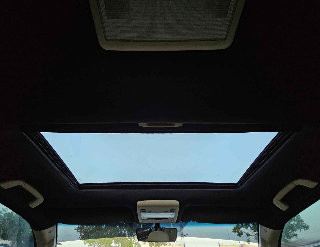 تويوتا لاند كروزر /GXR V6 4.0/ FULL OPTION/  SUNROOF/ LEATHER / GCC / EXPORT ONLY / LOT#77934