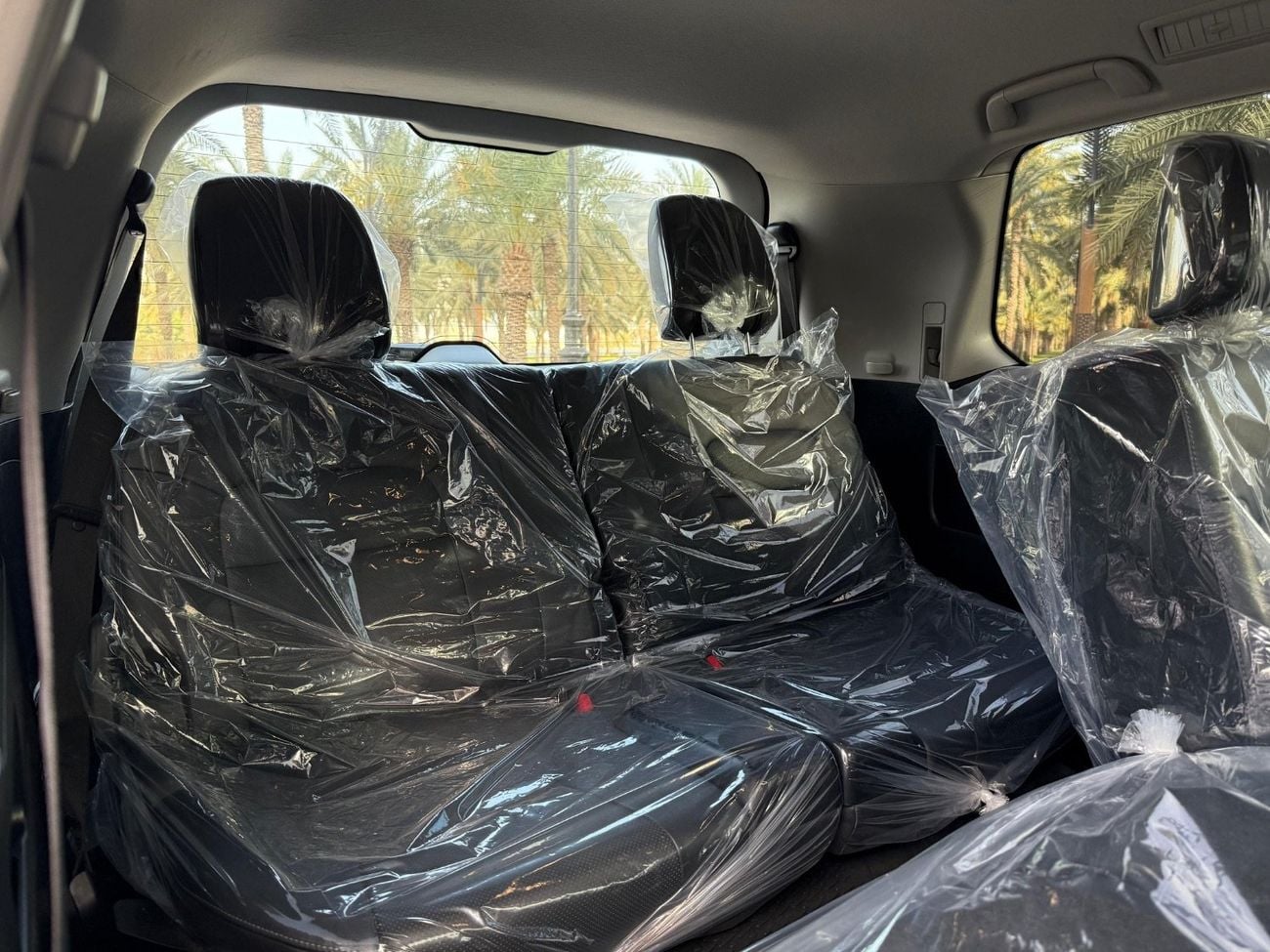 Toyota Land Cruiser 200 Series VX update to Sahara shape