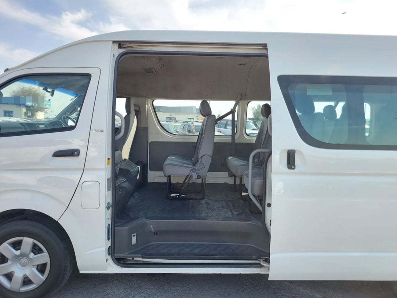 تويوتا هاياس TOYOTA HIACE COMMUTER VAN RHD 2006 MODEL 2.5 L DIESEL MANUAL(PM15390)