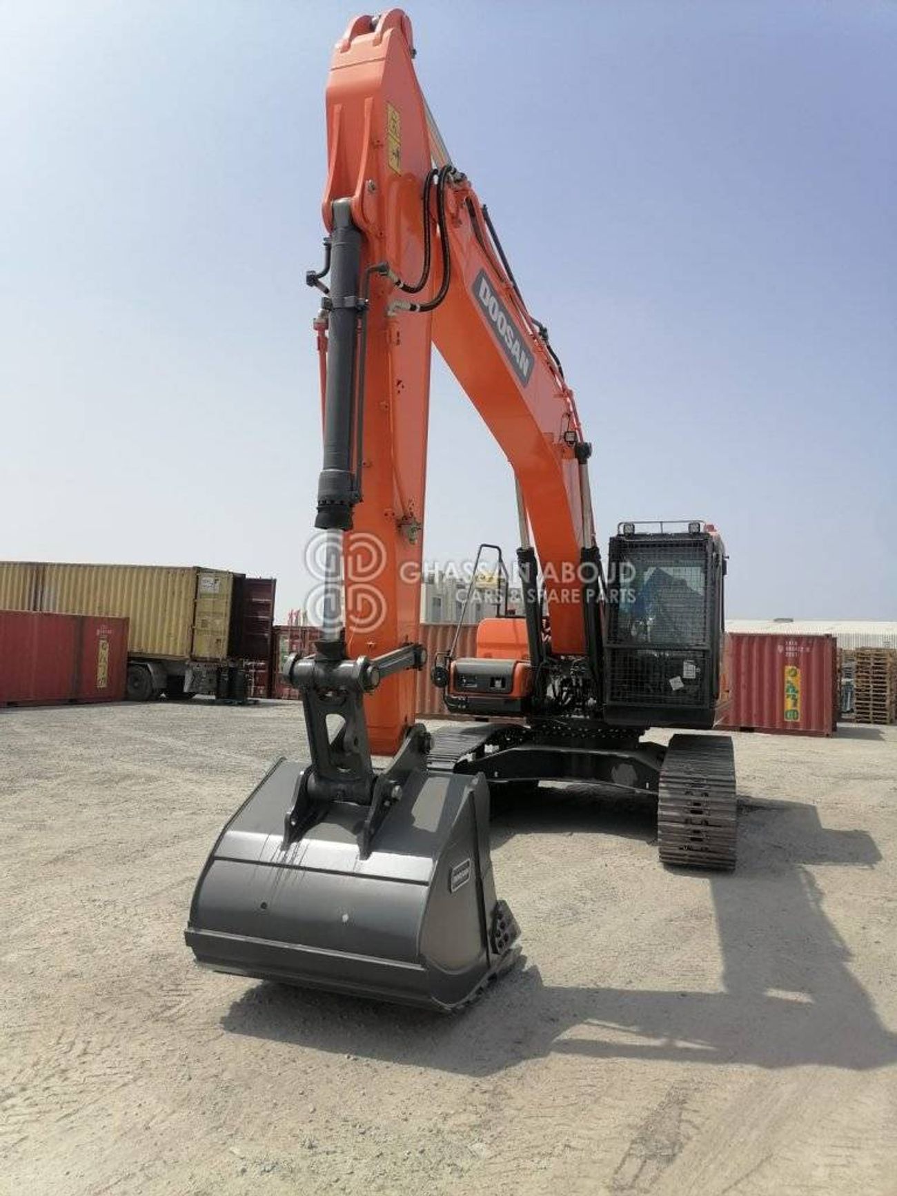 Doosan DX225 LCA DOOSAN DX225 LCA – CHAIN EXCAVATOR OPERATING WEIGHT 22 TON APPROX. WITH BUCKET 1.08 Cu.M BUCKET ( HE