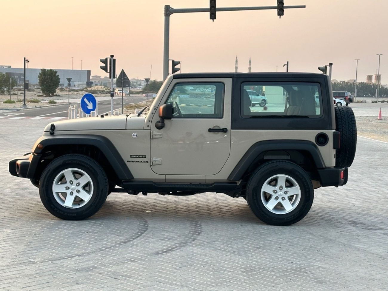 جيب رانجلر موديل 2016 خليجي حاله ممتازه من الداخل والخارج فل مواصفات