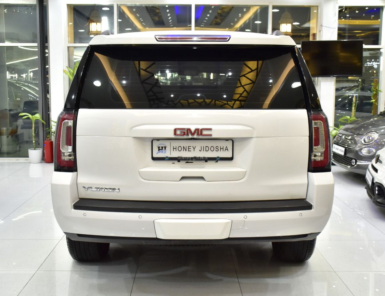 GMC Yukon EXCELLENT DEAL for our GMC Yukon SLE ( 2019 Model ) in White Color GCC Specs