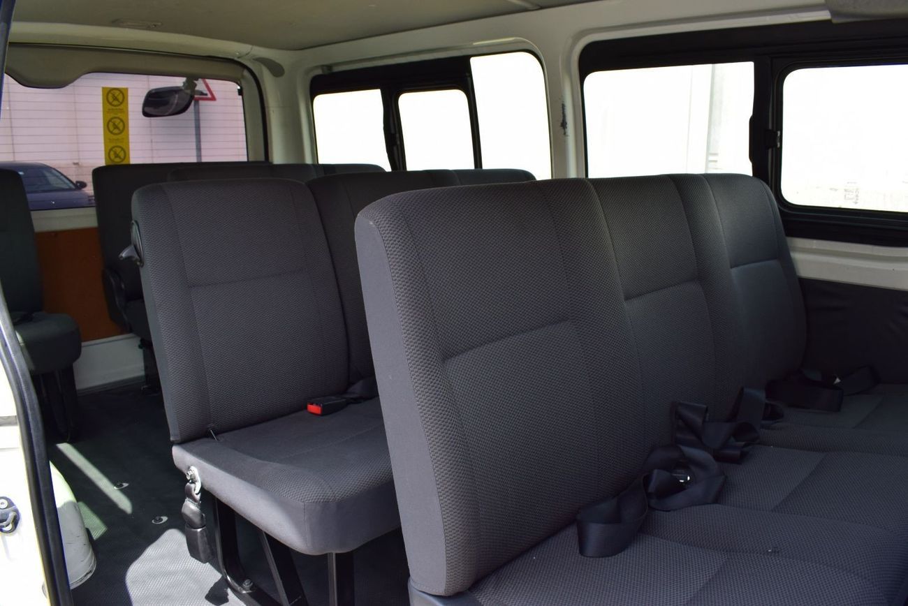 تويوتا هاياس Toyota Hiace Std Roof Bus 13 seater, Model:2015.Excellent condition
