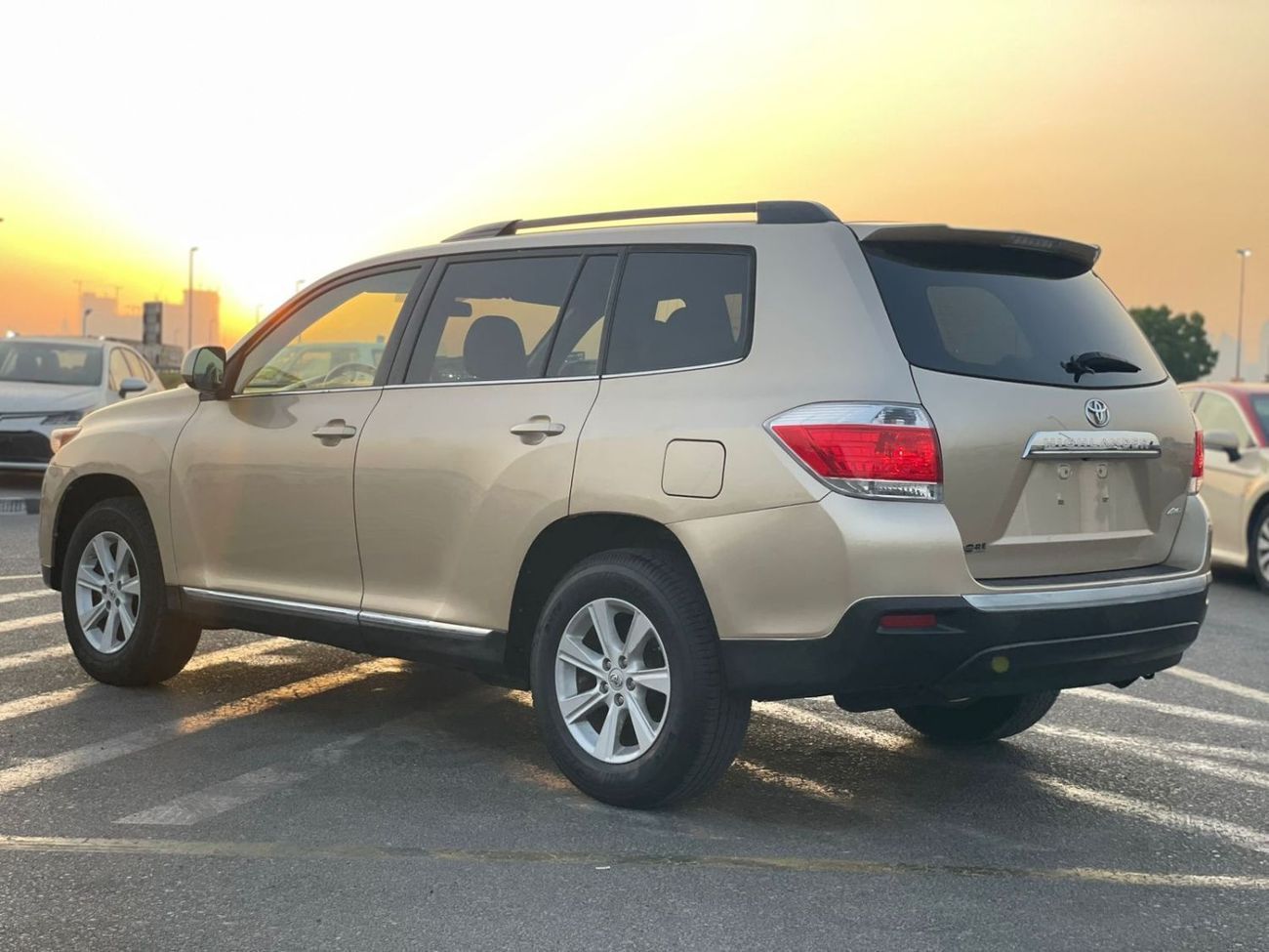 Toyota Highlander 2013 Toyota Highlander MidOption+ 3.5L V6 - AWD 4x4 - Electric Seats - 7 Seater With Rear CAM -