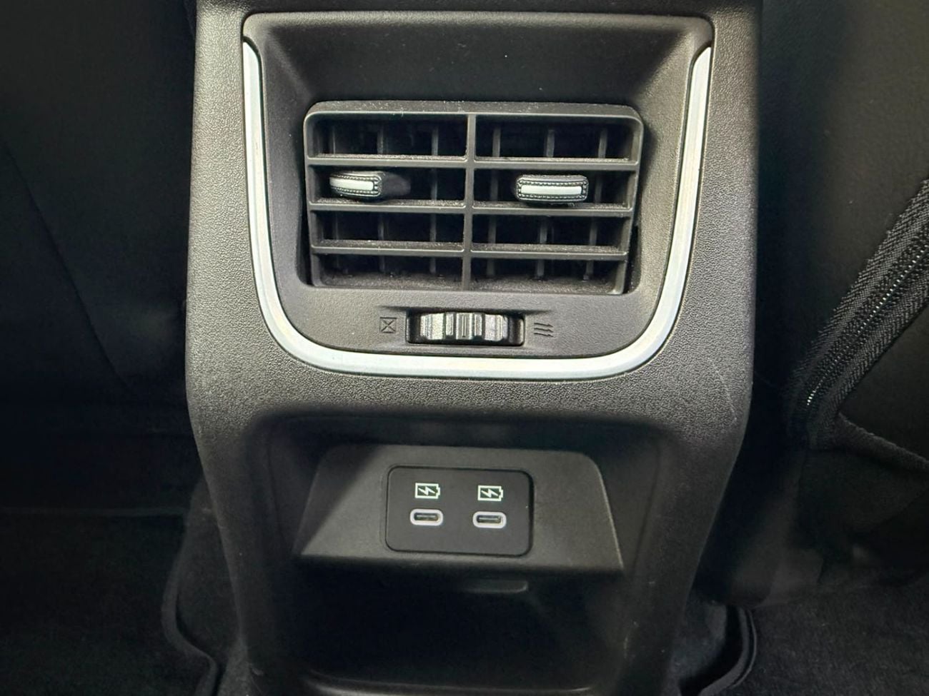 Suzuki Grand Vitara GLX FROM OFFICIAL DEALER AL ROSTAMANI TRADING CO. INCLUDING 1 YEAR / 20,000 KM FREE SERVICE
