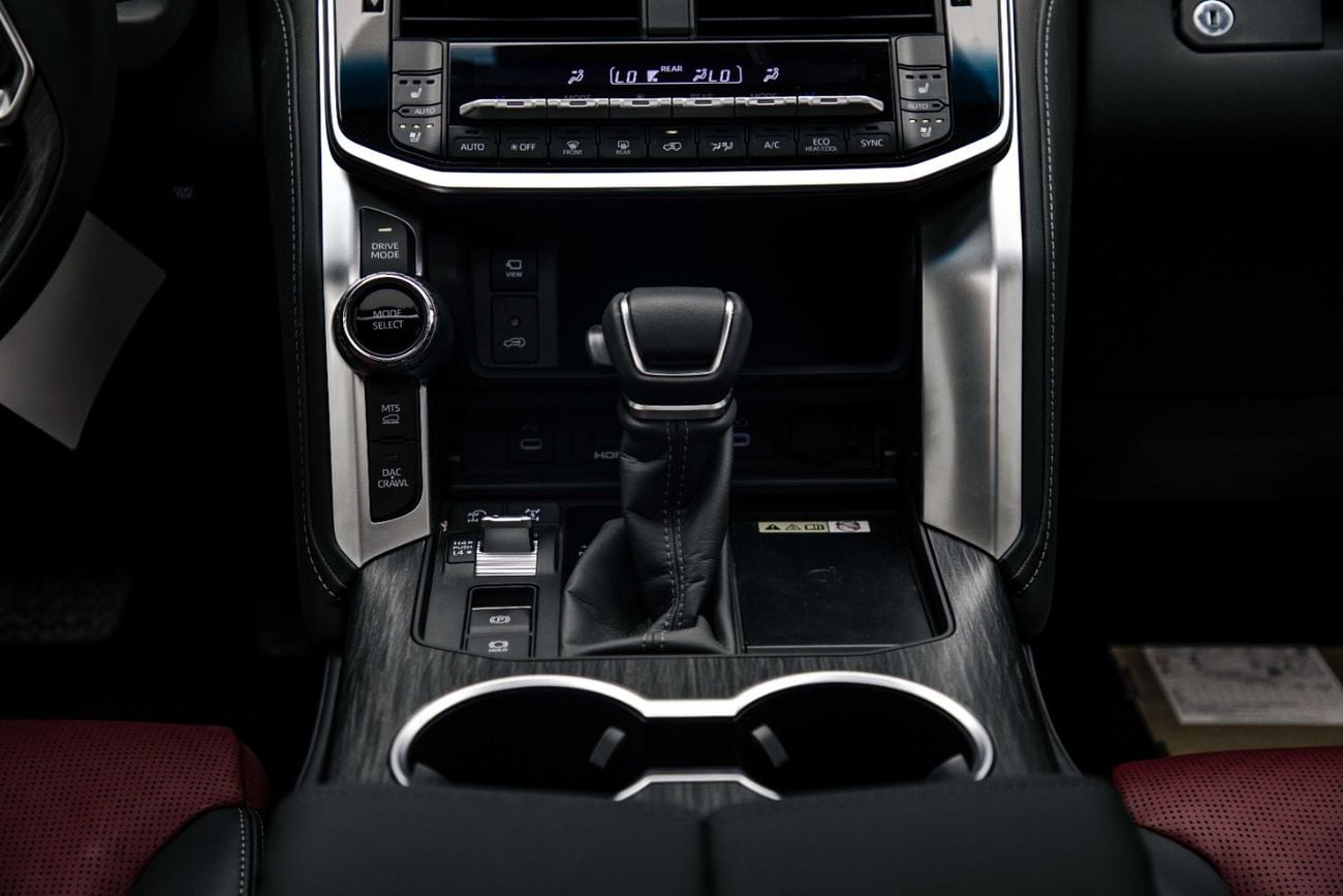 تويوتا لاند كروزر VXR S 3.5L - WHITE INSIDE RED | EXPORT ONLY