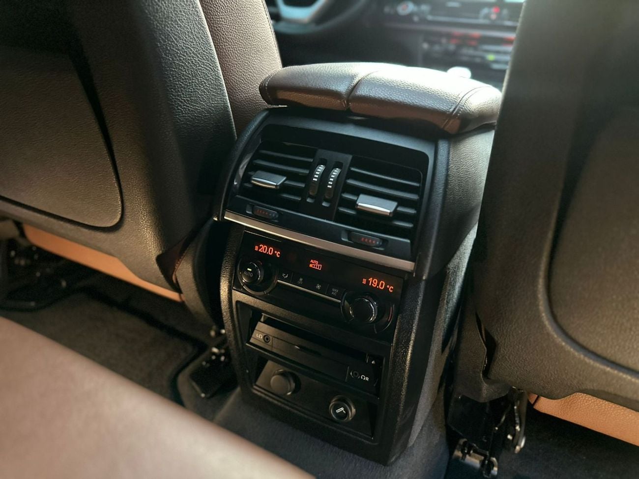 بي أم دبليو X6 4.4L V8 Twin Turbo Power: 445 HP
