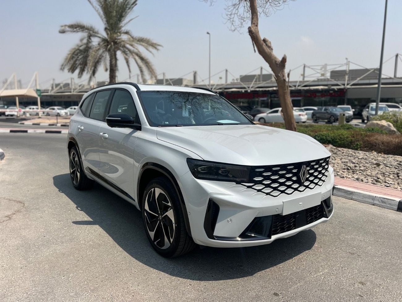 Renault Koleos Renault Koleos LE 2.0L AWD 2026 – GCC Specs | Silver Exterior | Beige Interior