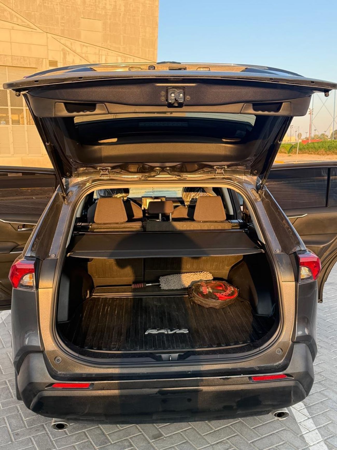 تويوتا راف ٤ XLE 2.5L