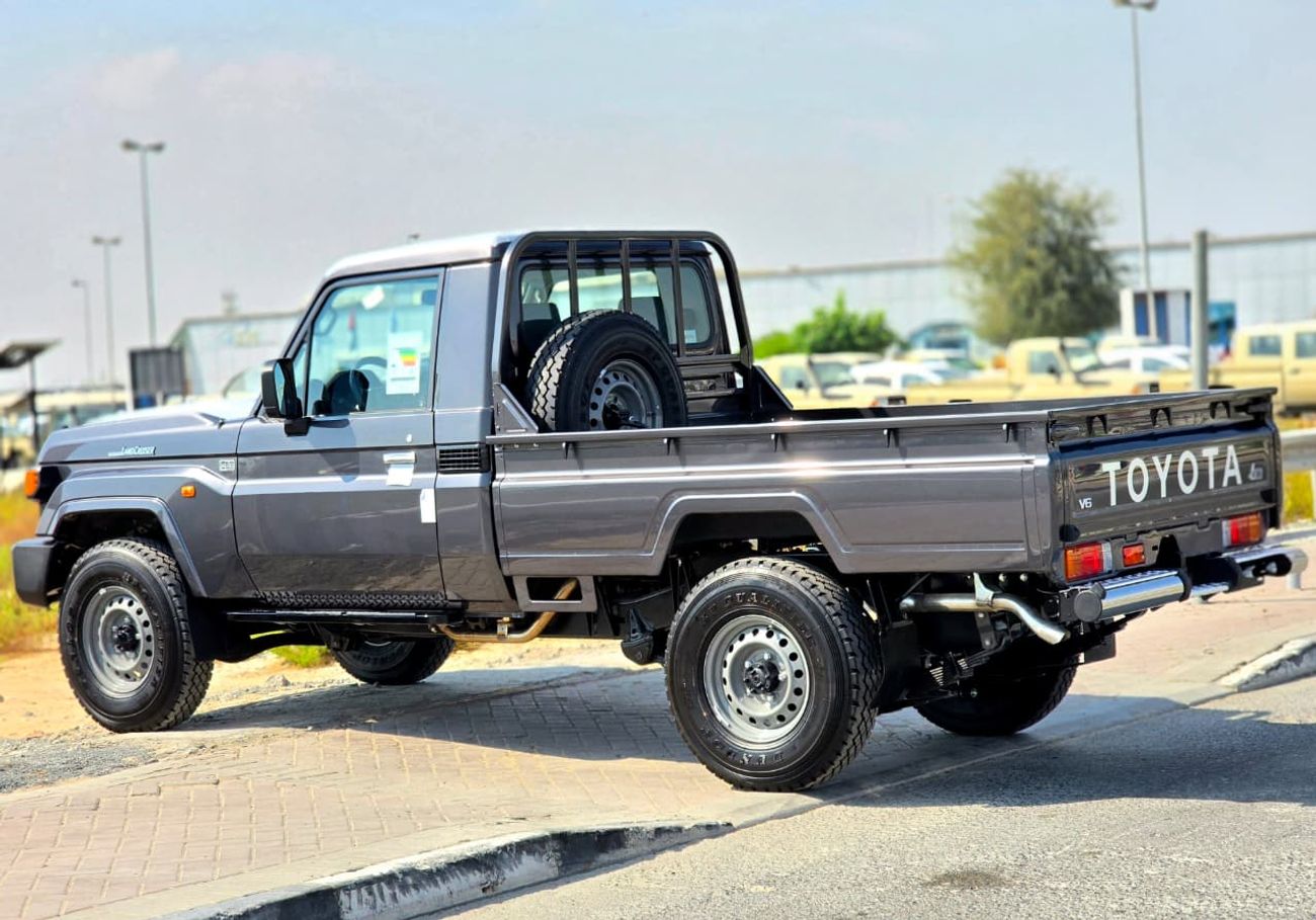 Toyota Land Cruiser 70 TOYOTA LC79 SINGLE CABIN PETROL 4.0 - AT - STD - E - DIFF LOCK - 2025 MODEL - GREY INSIDE GREY - GCC
