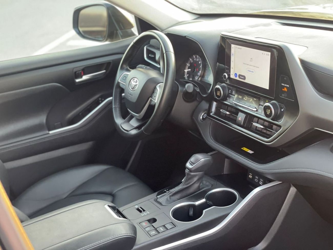 تويوتا هايلاندر 2023 Toyota Highlander XLE 2.4L V4 Turbo Full Option - Full 7 Seater Trunk Auto - Wireless Charge -