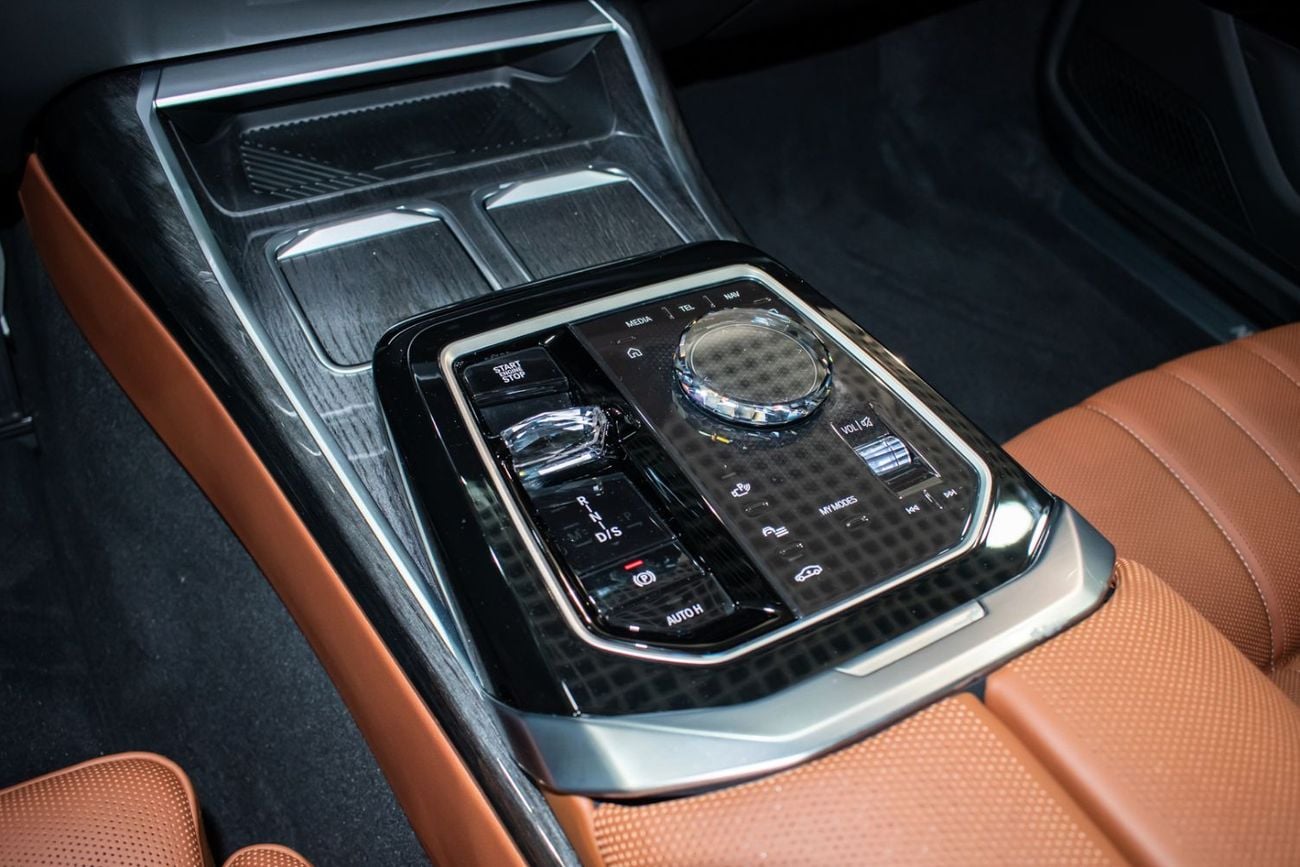 BMW 740i LUXURY PURE EXCELLENCE