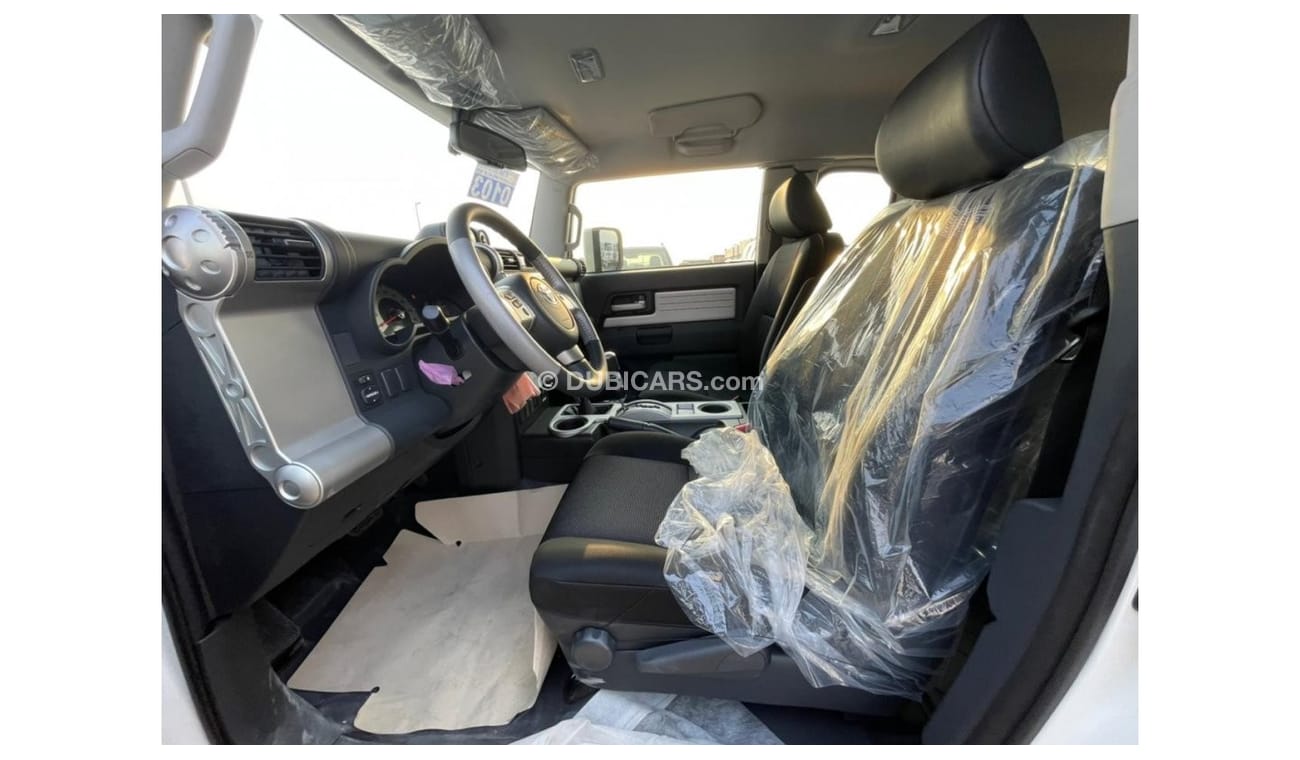 تويوتا إف جي كروزر تويوتا اف جي كروزر 4.0 لتر دفع رباعي مع نظام صوت جي بي ال موديل 2021 لون ابيض للتصدير فقط