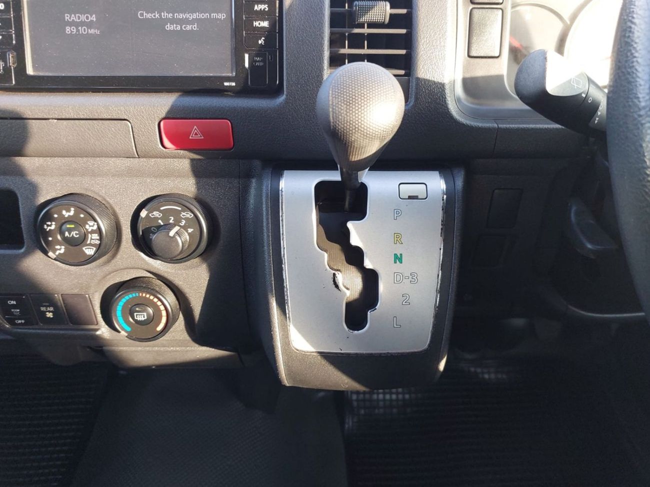 Toyota Hiace TOYOTA HIACE COMMUTER VAN RHD 2017 MODEL 3.0 L DIESEL AUTOMATIC(PM31641)