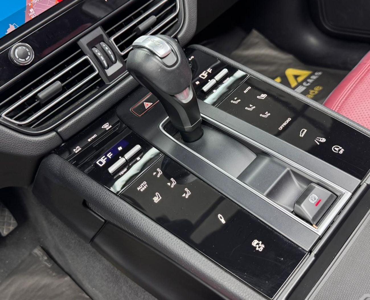 Porsche Macan T 2.0L (260 HP) 2023 Porsche Macan T, Warranty+Full Porsche Servie History, GCC