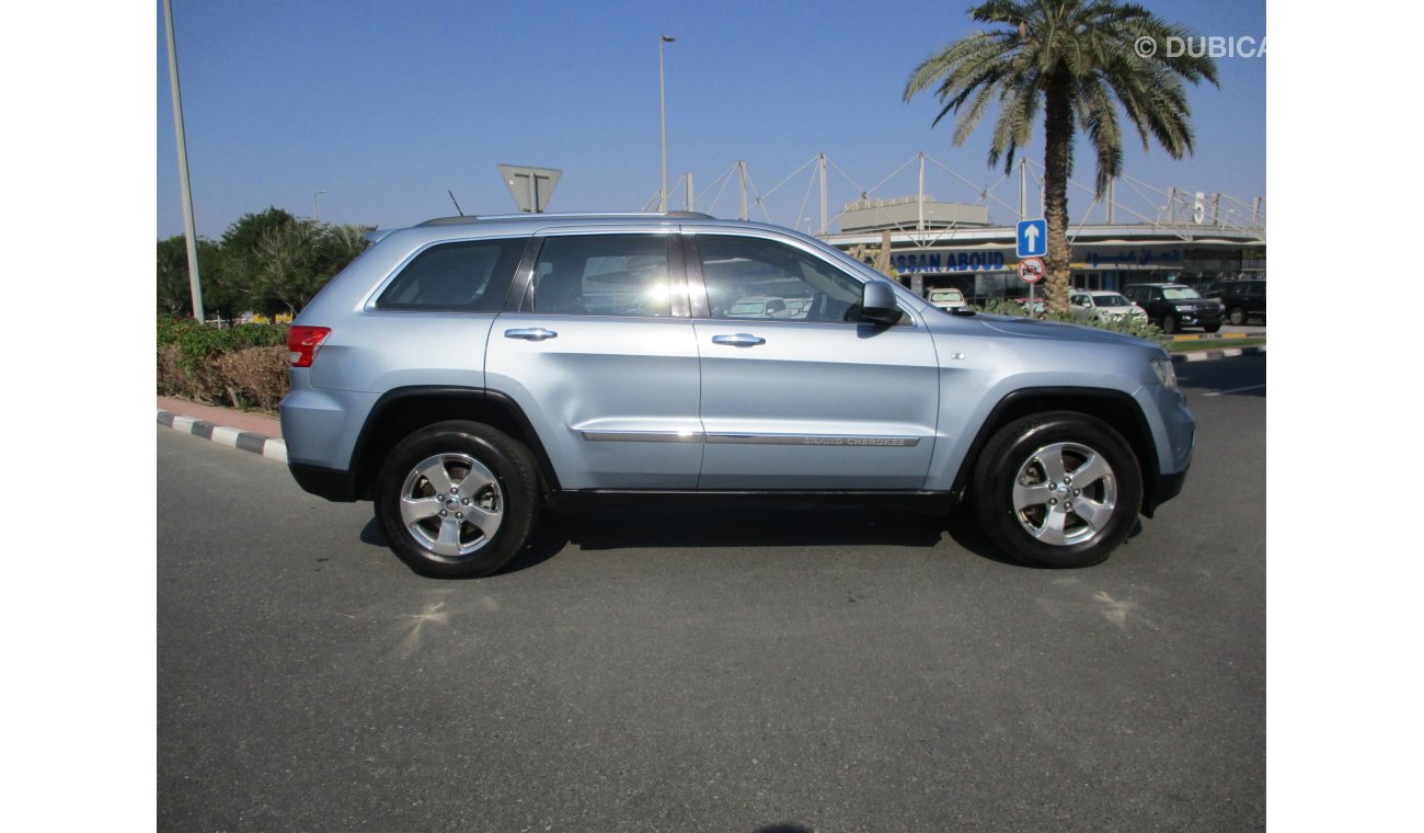 Jeep Grand Cherokee jeep grand cherokee V6 limited 2013 full options gulf space , full services history