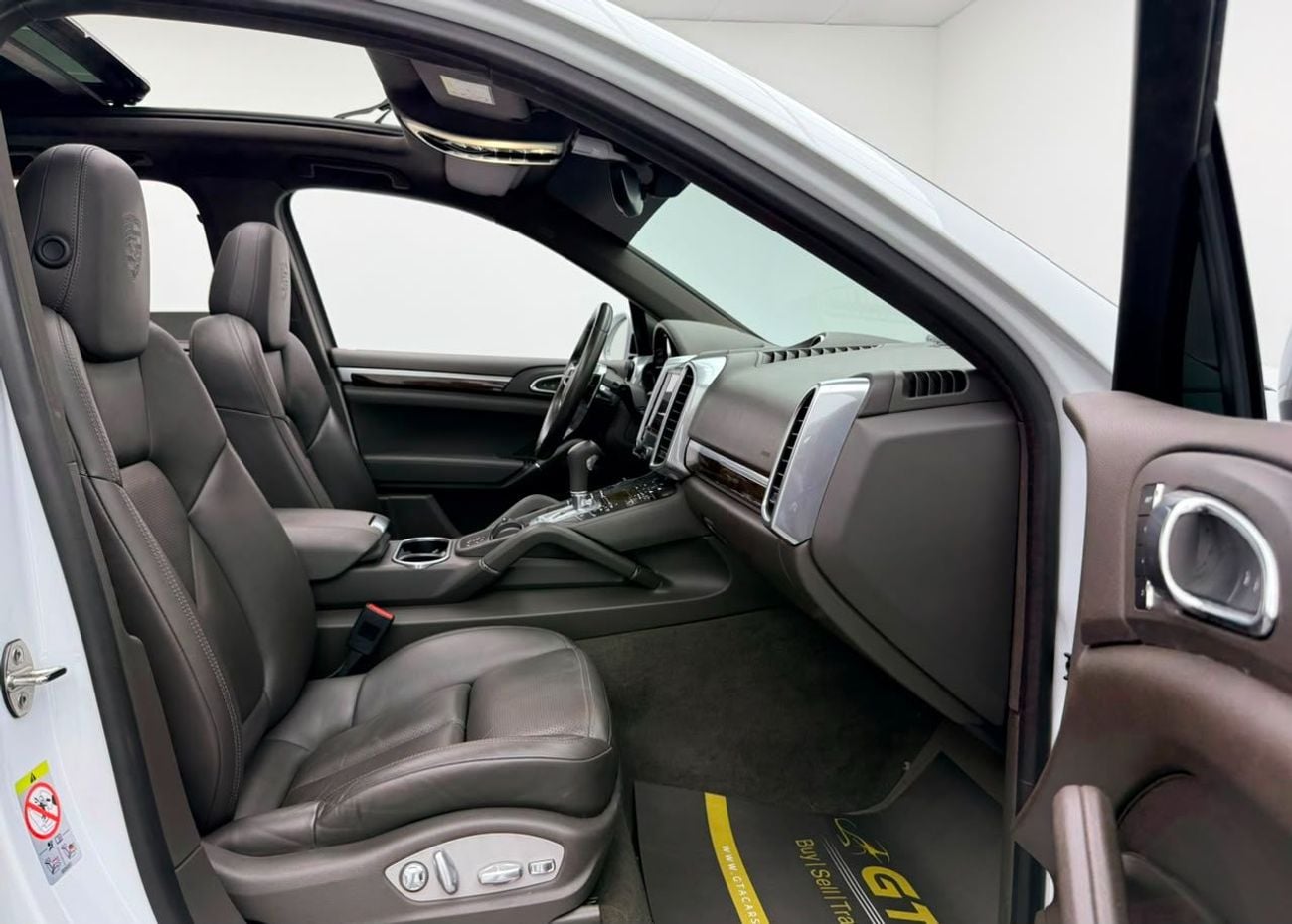 Porsche Cayenne PLATINUM EDITION 2018 Porsche Cayenne Platinum, Service History, Fully, Loaded, Excellent Condition, GCC
