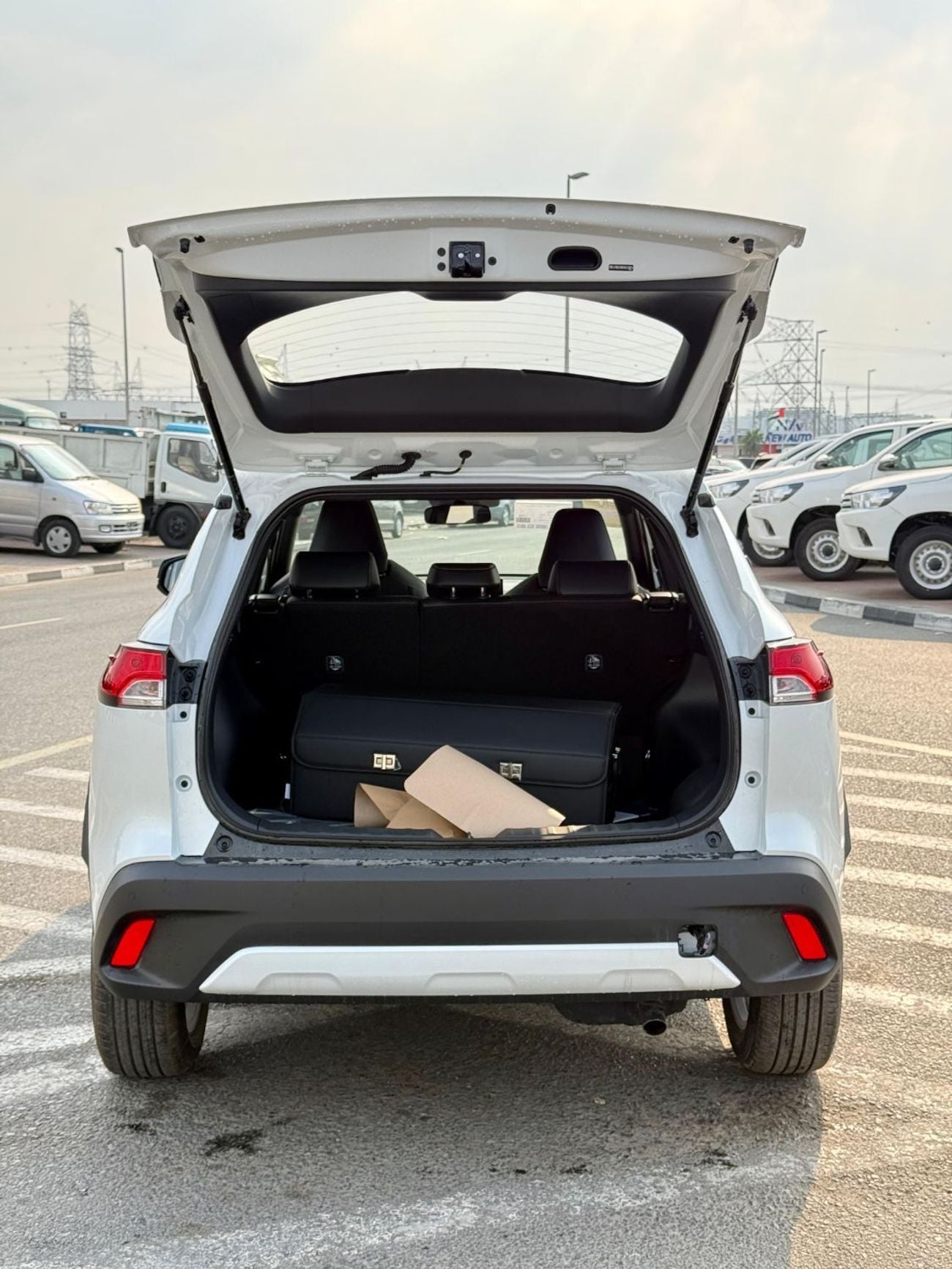 تويوتا كورولا كروس Toyota corolla cross 2.0 whitte 2025 new face
