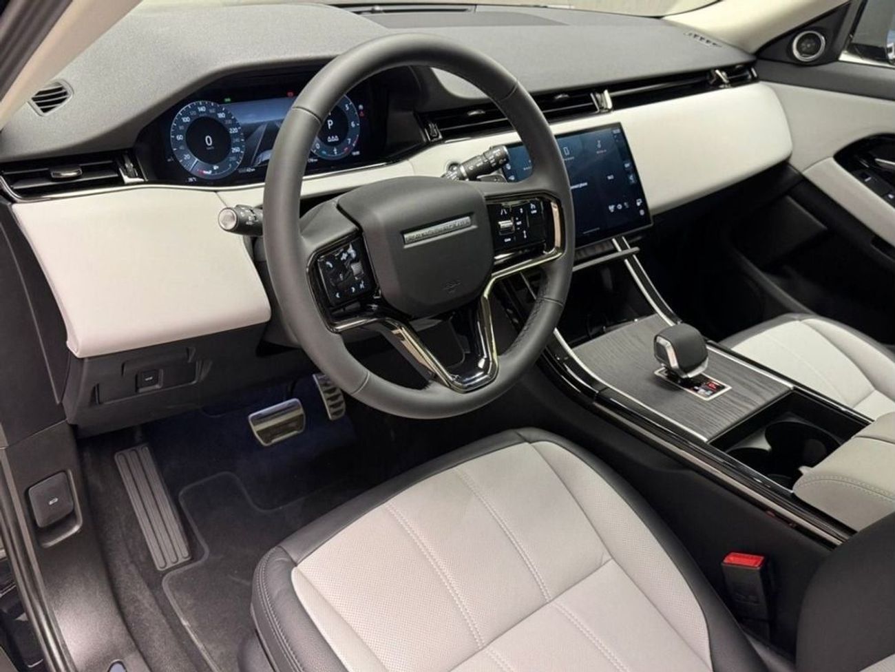 Land Rover Range Rover Evoque Dynamic SE | 2025 | Brand New | GCC Specs | AlTayer Warranty | Full Options