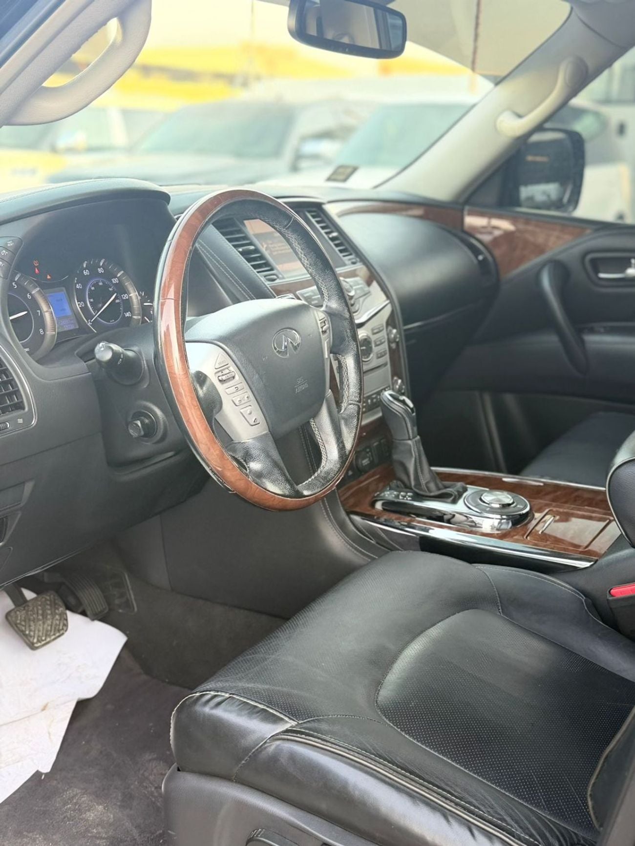 Infiniti QX80 STD (NON GCC)