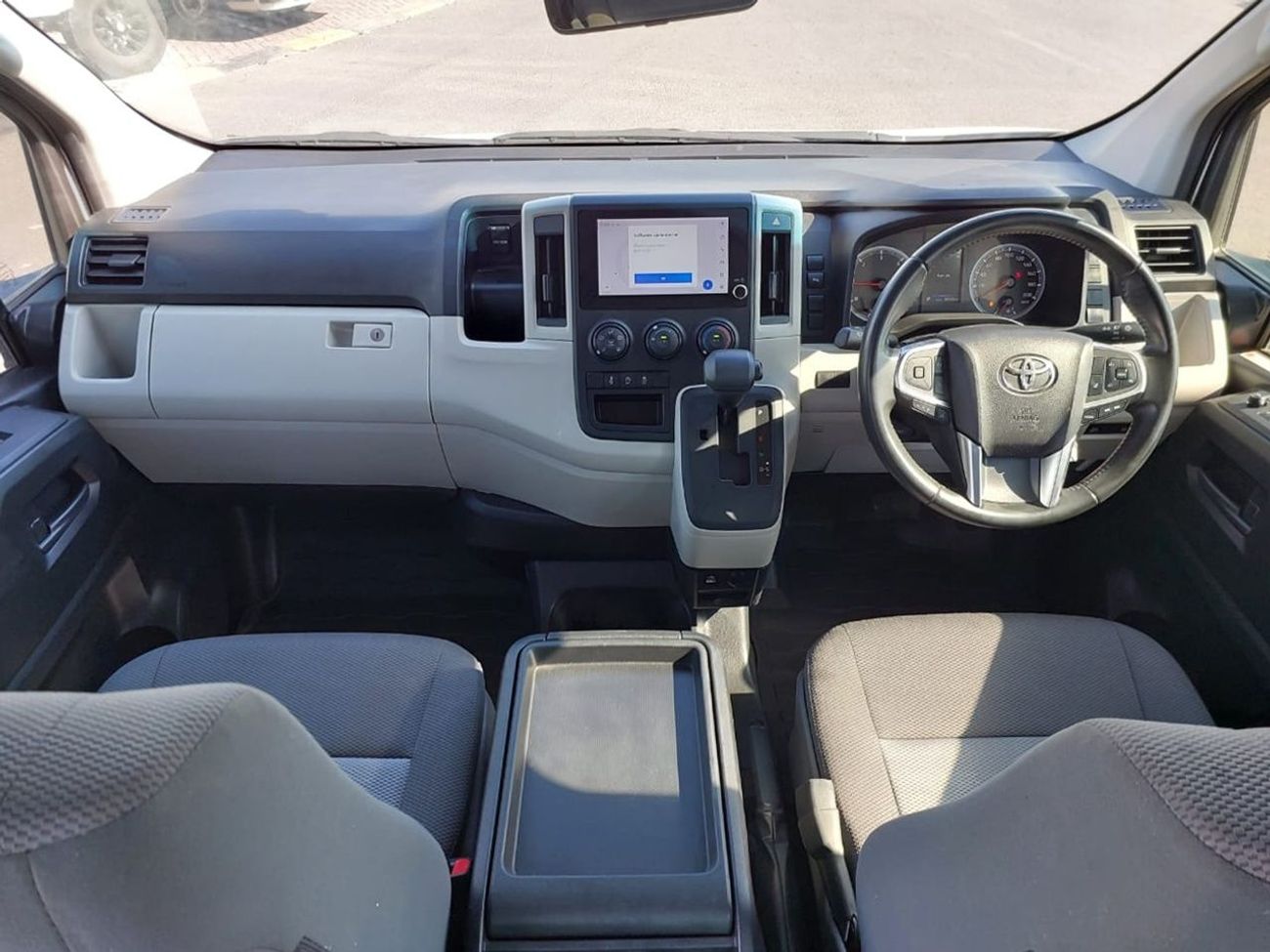 Toyota Hiace TOYOTA HIACE COMMUTER VAN RHD 2024 MODEL 2.8 L DIESEL AUTOMATIC(PM22807)