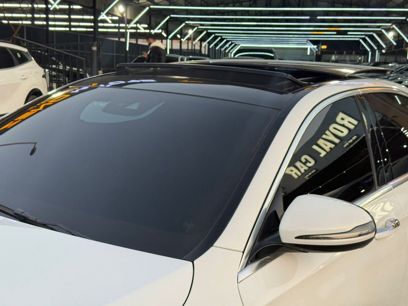 مرسيدس بنز E300 Premium + 2.0L