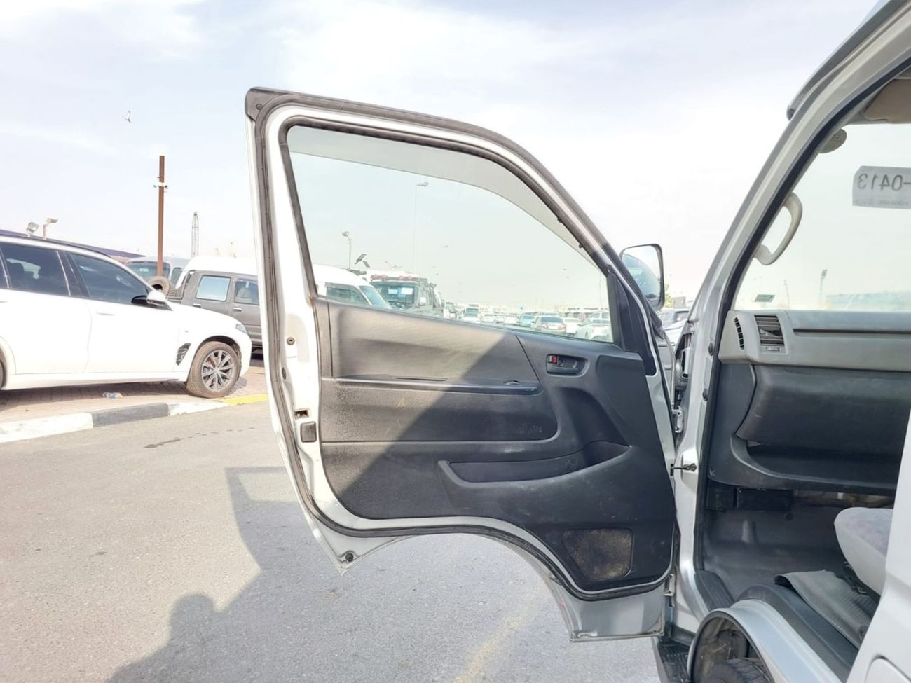 Toyota Hiace TOYOTA HIACE COMMUTER VAN RHD 2011 MODEL 2.7 L PETROL AUTOMATIC(PM24057)