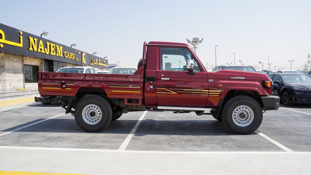 تويوتا لاند كروزر بيك آب LX 4.0 L V6