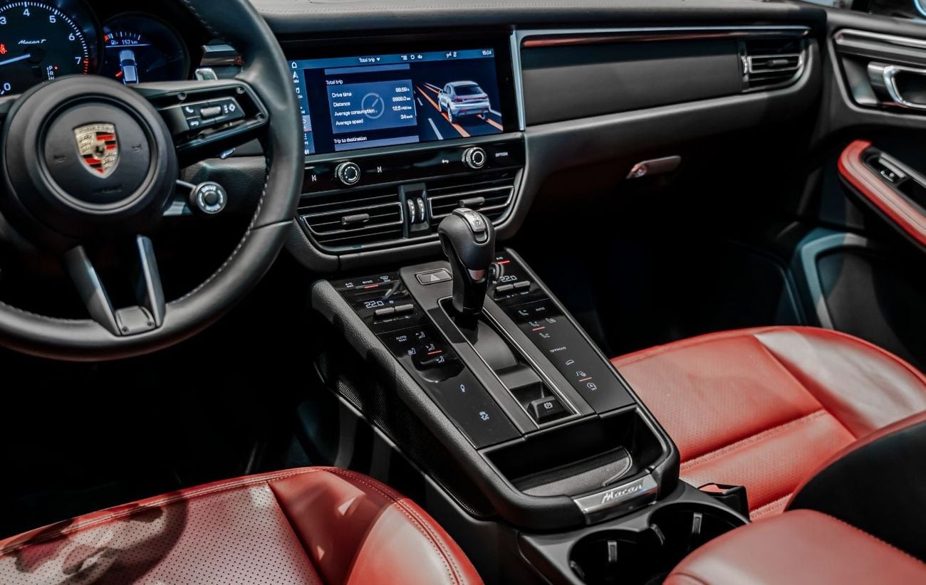 بورش ماكان Base 2.0T 2024 Porsche Macan T, 2026 Porsche Warranty, Full Service History, Low KMs, GCC